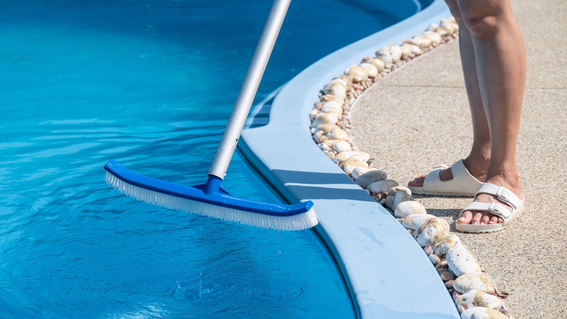 Top 5 signs your pool needs maintenance